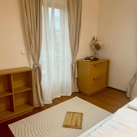 Close To The Clouds 木屋 *