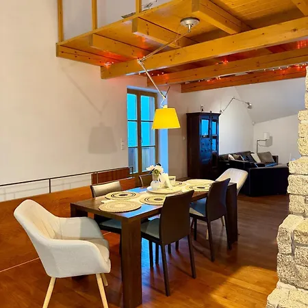 木屋 Close To The Clouds *